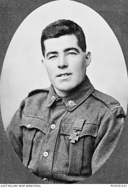 Jack Carroll with his unit, Australian War Memorial collection P02939.022